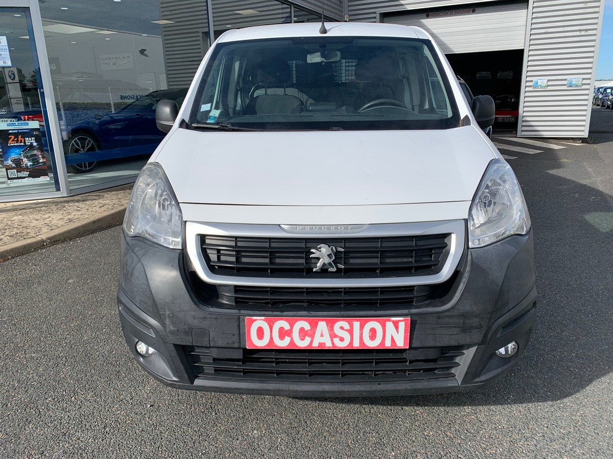 Peugeot Partner 100 ch | 5 Places | GPS | Climatisation | Attelage | Roue secours | Apple car play