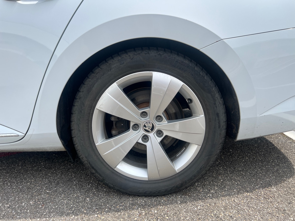 Skoda Superb Combi 1,4L TSI PHEV 218 LAURINE & KLEMENT, SUIVI COMPLET SKODA, 4 PNEUS COMPLETS  HIVER