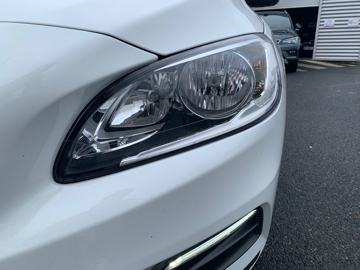 Volvo S60 150 ch | R-design | Attelage amovible | Régulateur vitesse | Radar stationnement arriére