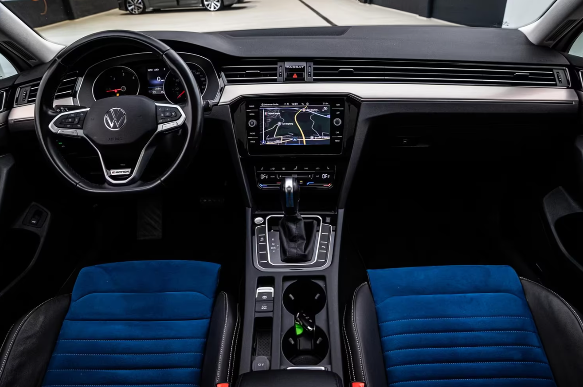 Volkswagen Passat SW VIII 2.0 TDI EVO 200ch Elegance 4Motion DSG7 Toit ouvrant Attelage