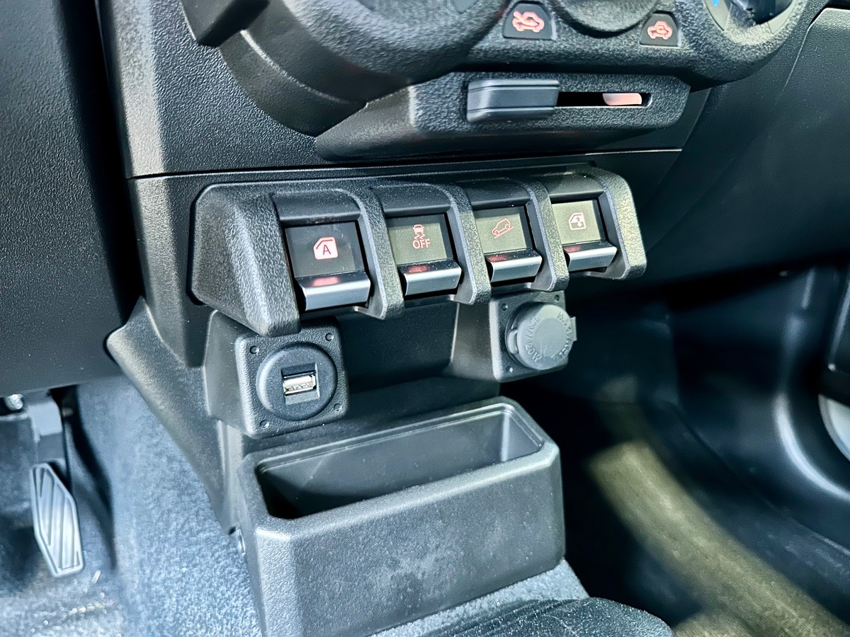 Suzuki Jimny II 1.5 VVT 102 Privilege AllGrip BVM5 1ère Main FR j