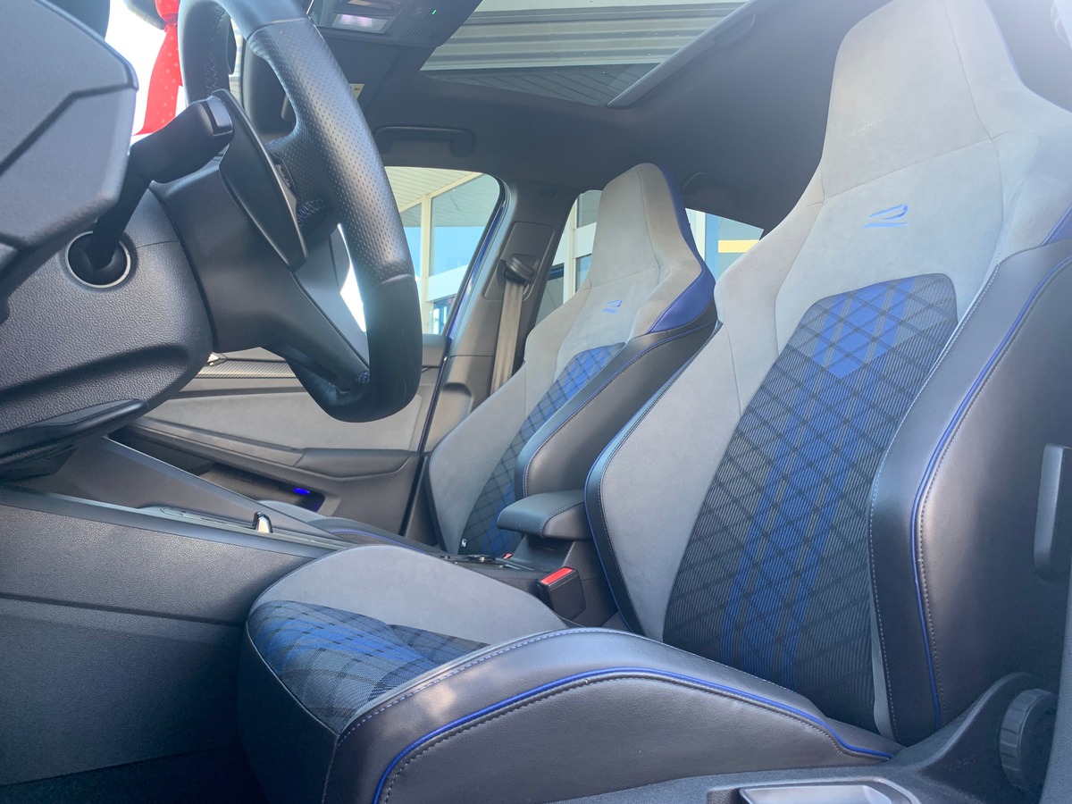 Volkswagen GOLF 8 320 chevaux | R | Toit ouvrant | Caméra de recul | Apple car play | GPS | Attelage