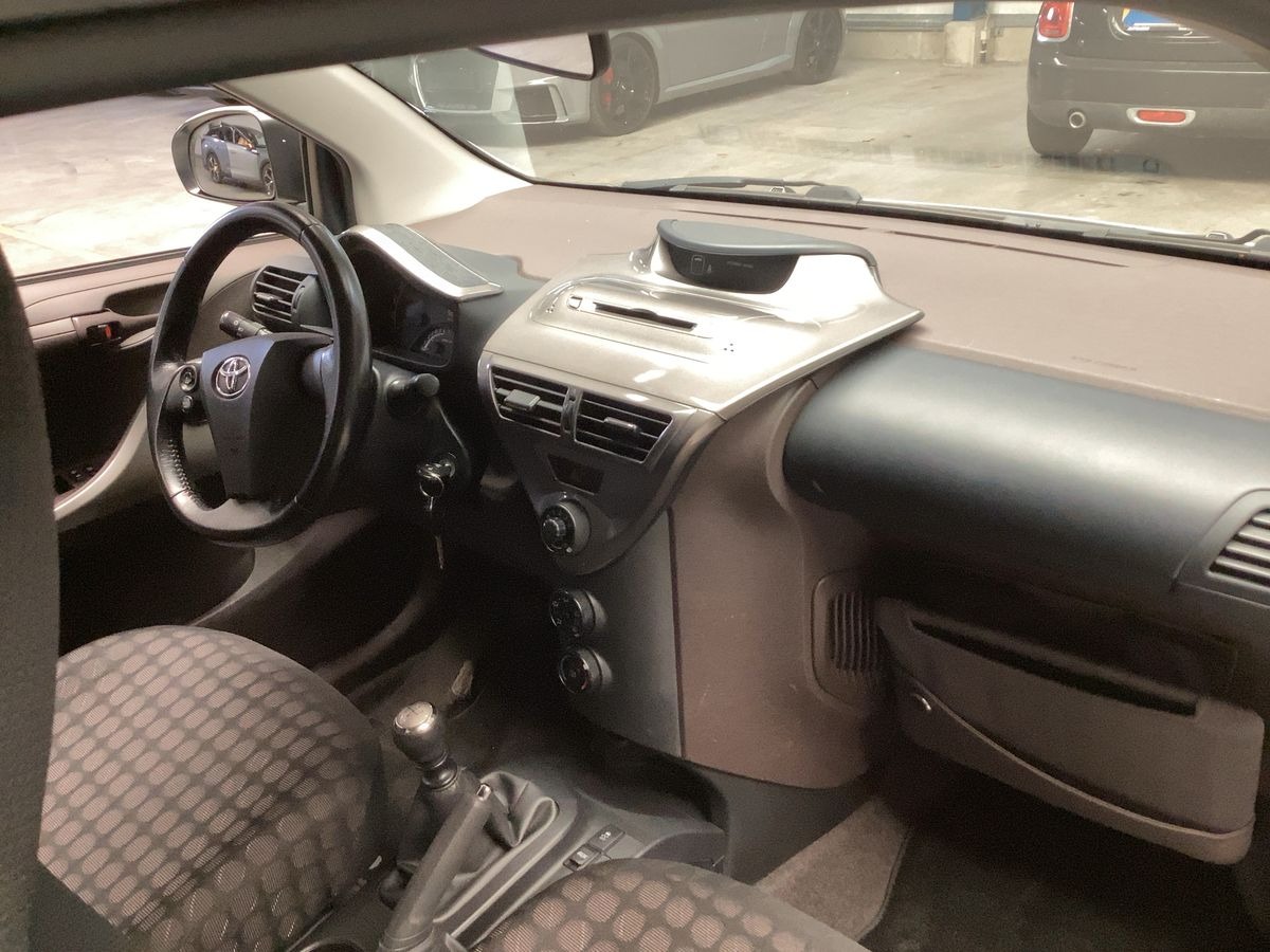 Toyota iQ 1.0 VVTi 68