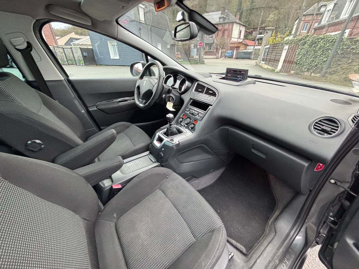 Peugeot 5008 7 places 1.6 HDi 110 Premium Pack - Distribution neuve - Garantie