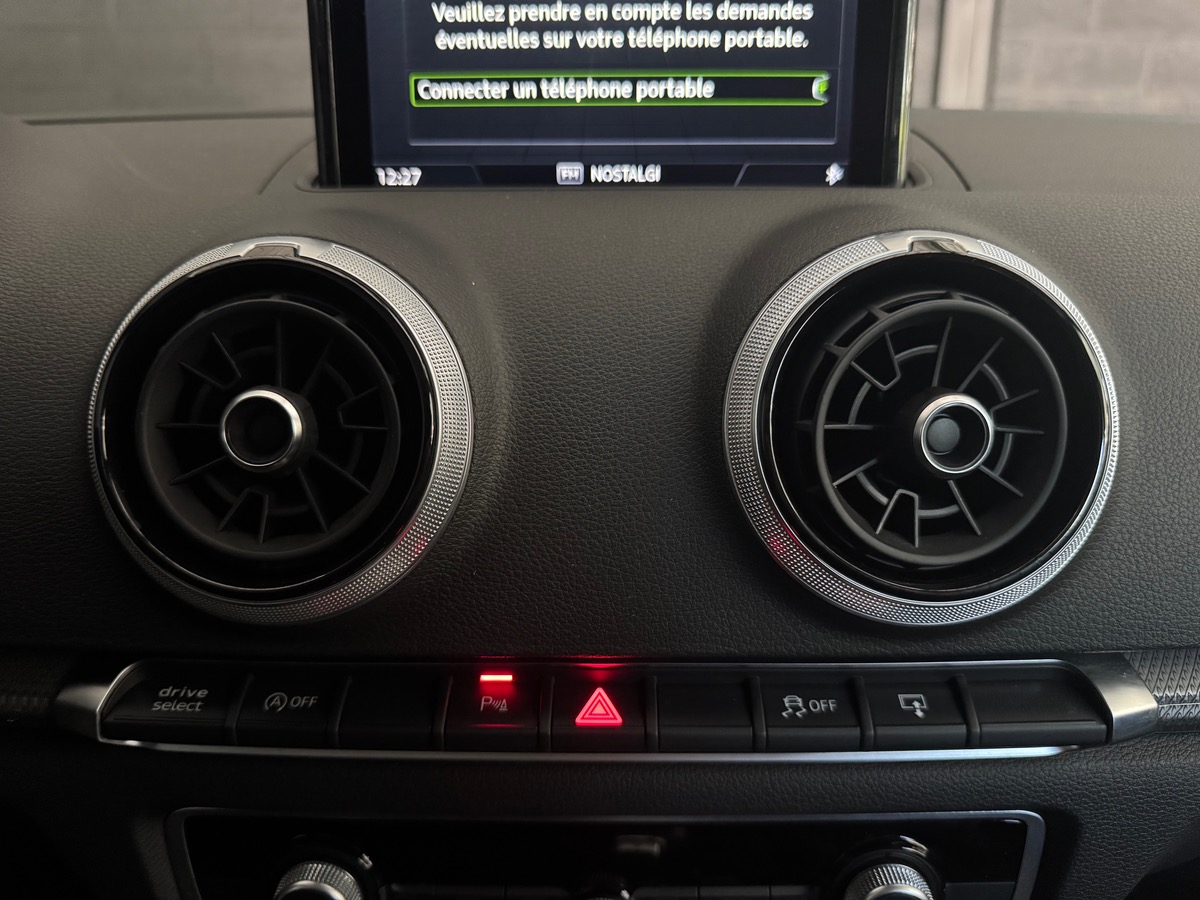 Audi A3 1.6 tdi S tronic / Xénons / Radar de stationnement Av Ar