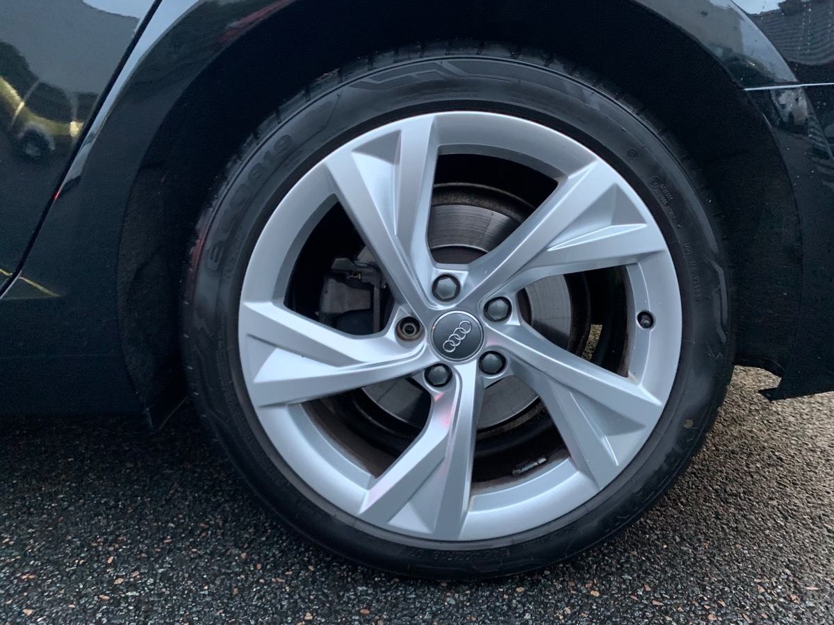 Audi A4 Avant 150 ch | Caméra 360° | Virtual cockpit |  Attelage amovible | Sièges chauffants