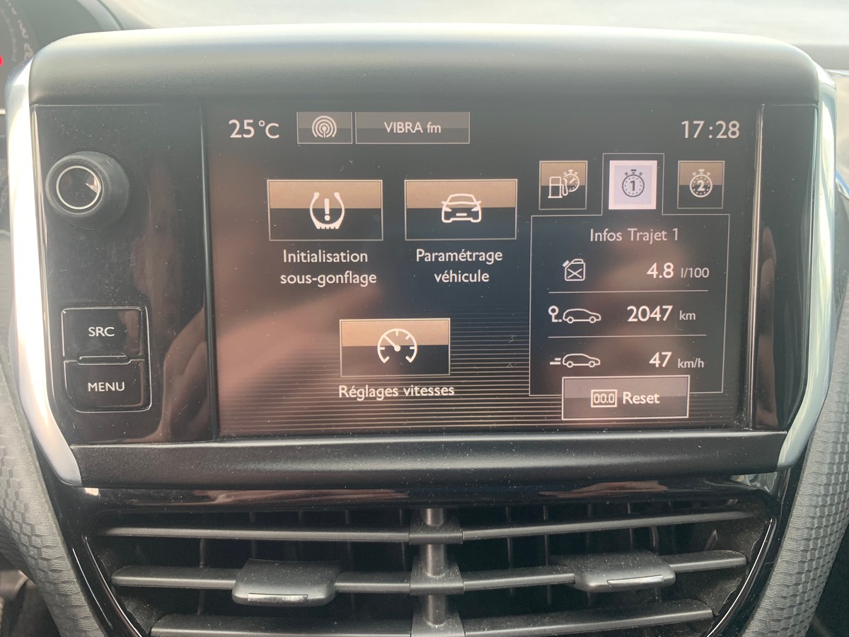 Peugeot 2008 100 ch | Style | Régulateur de vitesse | GPS | Bluetooth | Radar arriére | Barres toit