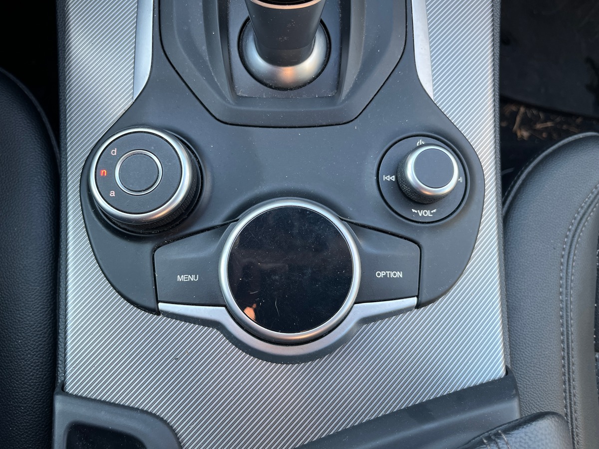 Alfa Romeo Stelvio 2.2 210CH Q4 SPORT EDITION, AT8, HAYON ELEC, CAMERA, MAINTIEN DANS LA VOIE