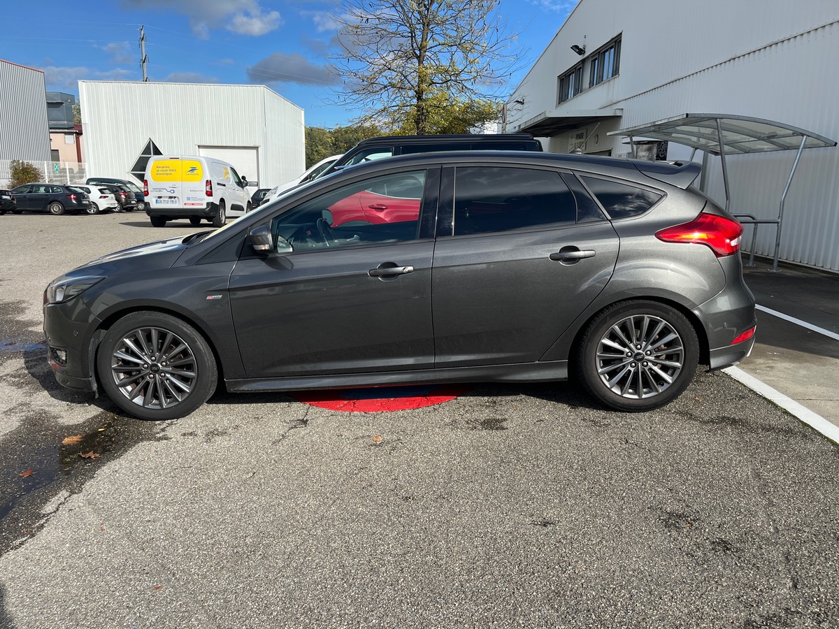 Ford Focus 1.0 Ecoboost 125ch ST LINE, Caméra de recul,  GPS, radars AV et AR, Clim Auto bizone