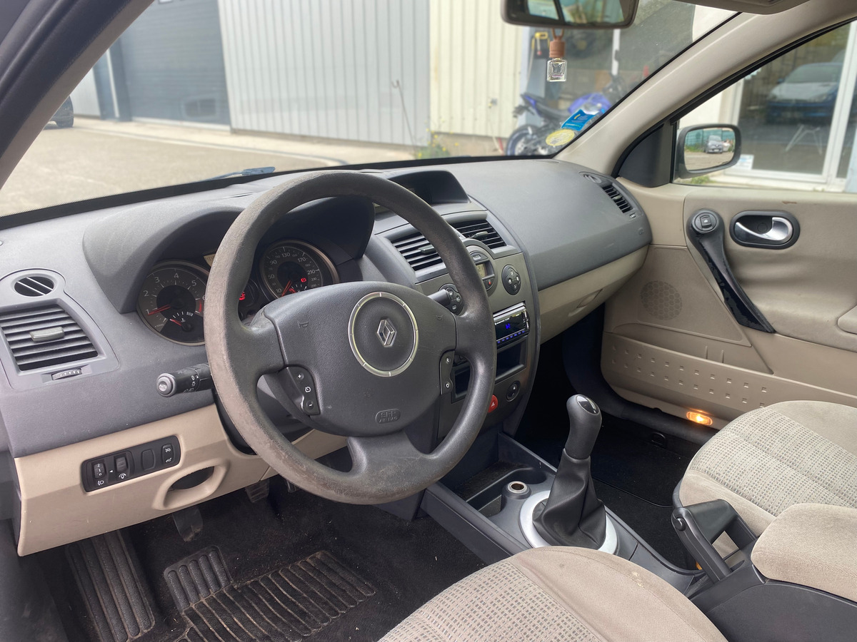 RENAULT Megane 1.6 i 16V 110 cv - CLIMATISATION - REGULATEUR DE VITESSE - RIEN A PREVOIR