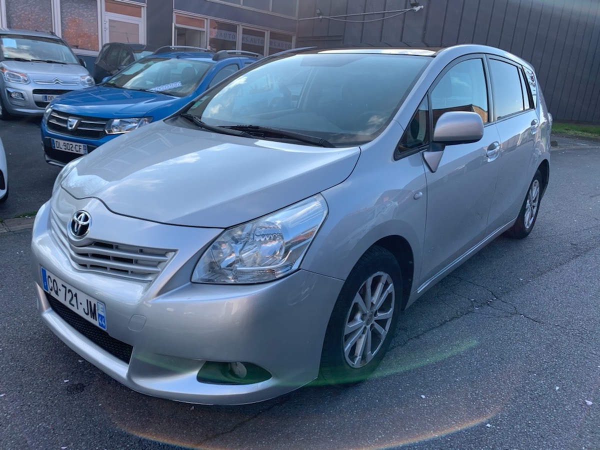 Toyota Verso 2.0 D-4D 128 CH 1rs mains en 4XCBL