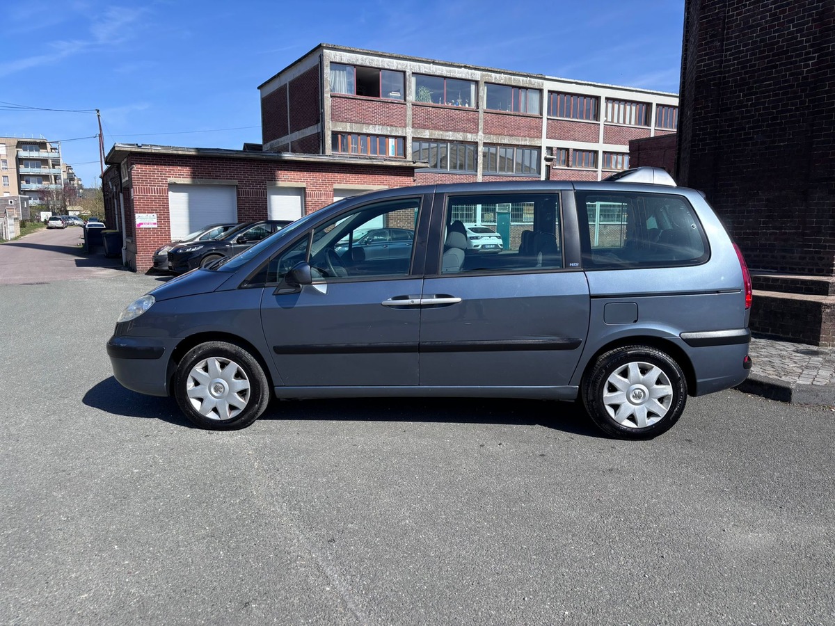 Peugeot 807 8 places 2.0 HDi 120 Confort - Distribution neuve - Attelage - Garantie