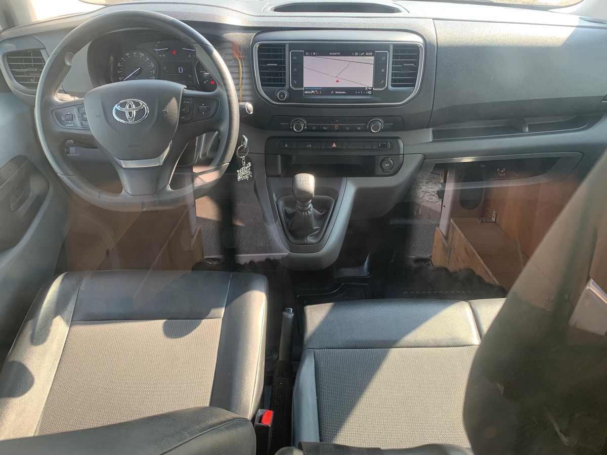 Toyota ProAce 122 ch | Business | Medium | 3 Places | Régulateur vitesse | GPS | Bluetooth | Radar