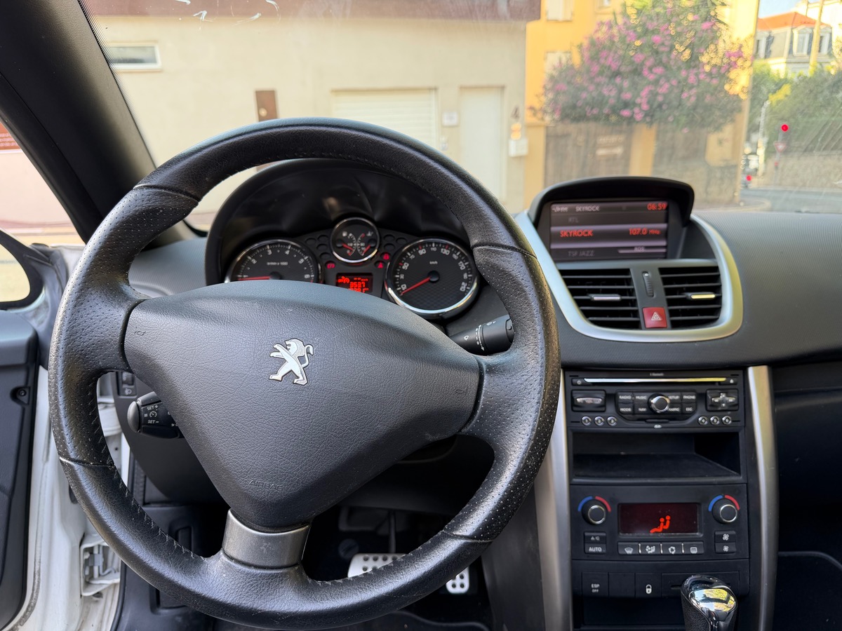 Peugeot 207 CC 1.6 120 CV / 1er Main /KM Réel / Boîte auto / GPS / Intérieur Cuir/ Féline