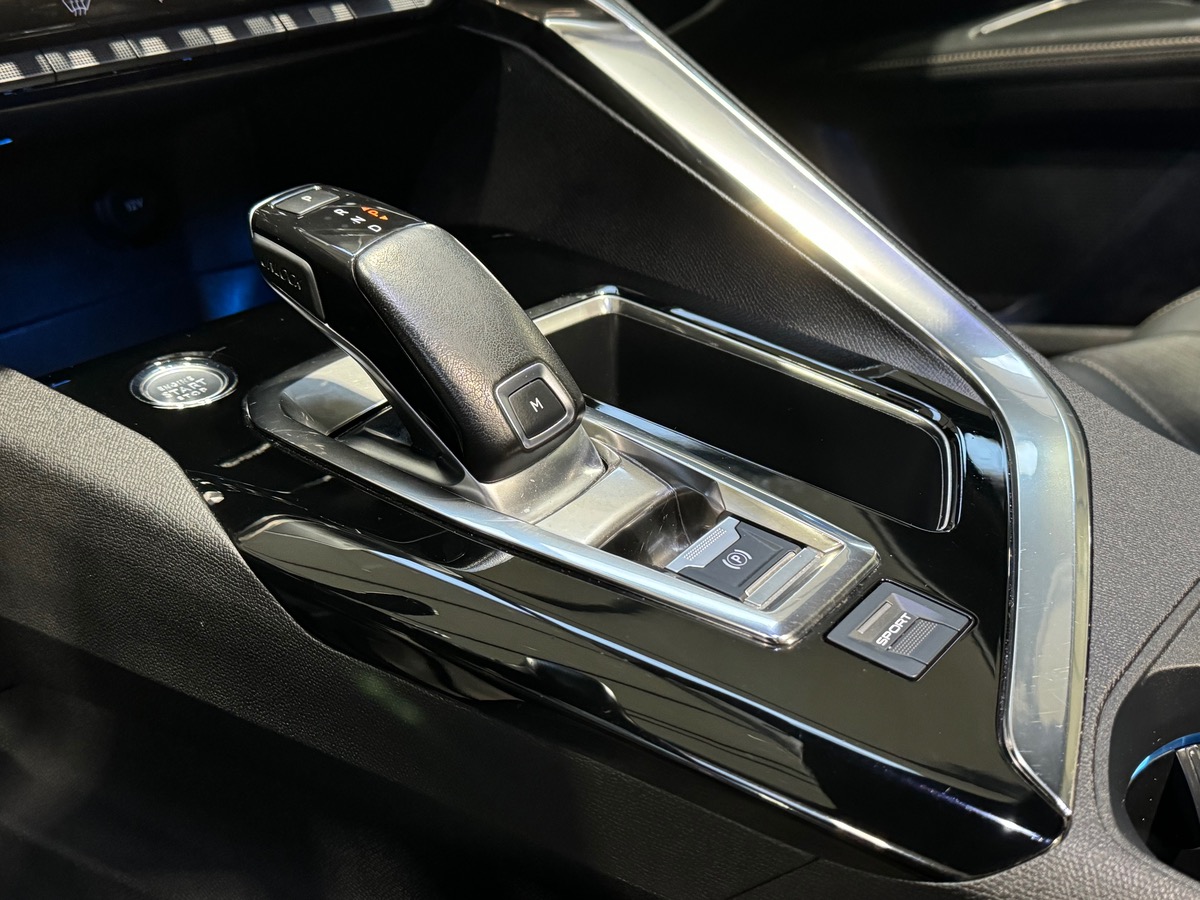 Peugeot 5008 2.0 BLUE HDi EAT8 180CV GT LINE 1ERE MAIN CARPLAY / ATTELAGE
