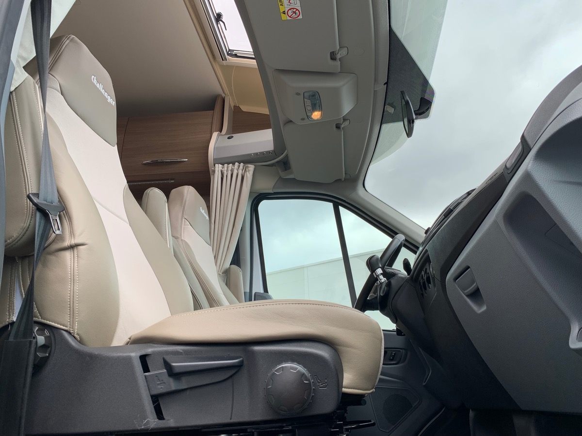 Ford Challenger 155 ch | 2,2 litres | GENESIS 288 EB Profilé | 3 Couchages | Caméra de recul