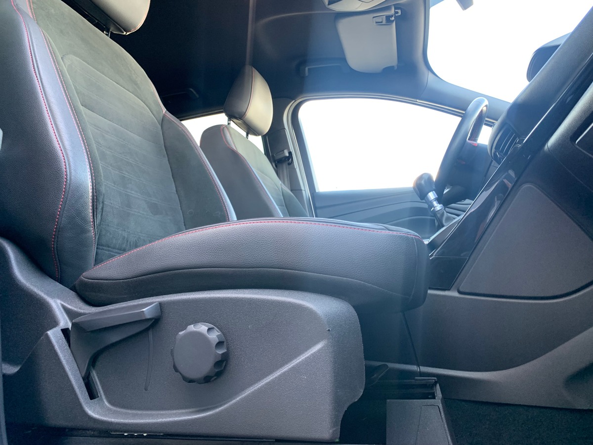 Ford Kuga 120 chevaux | St-Line | Caméra de recul | Attelage | GPS | Coffre assisté électriquement