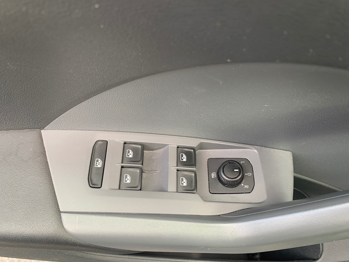 Volkswagen T-Cross 95 ch | Base | Attelage | Pack Stationnement arriére avant | Climatisation