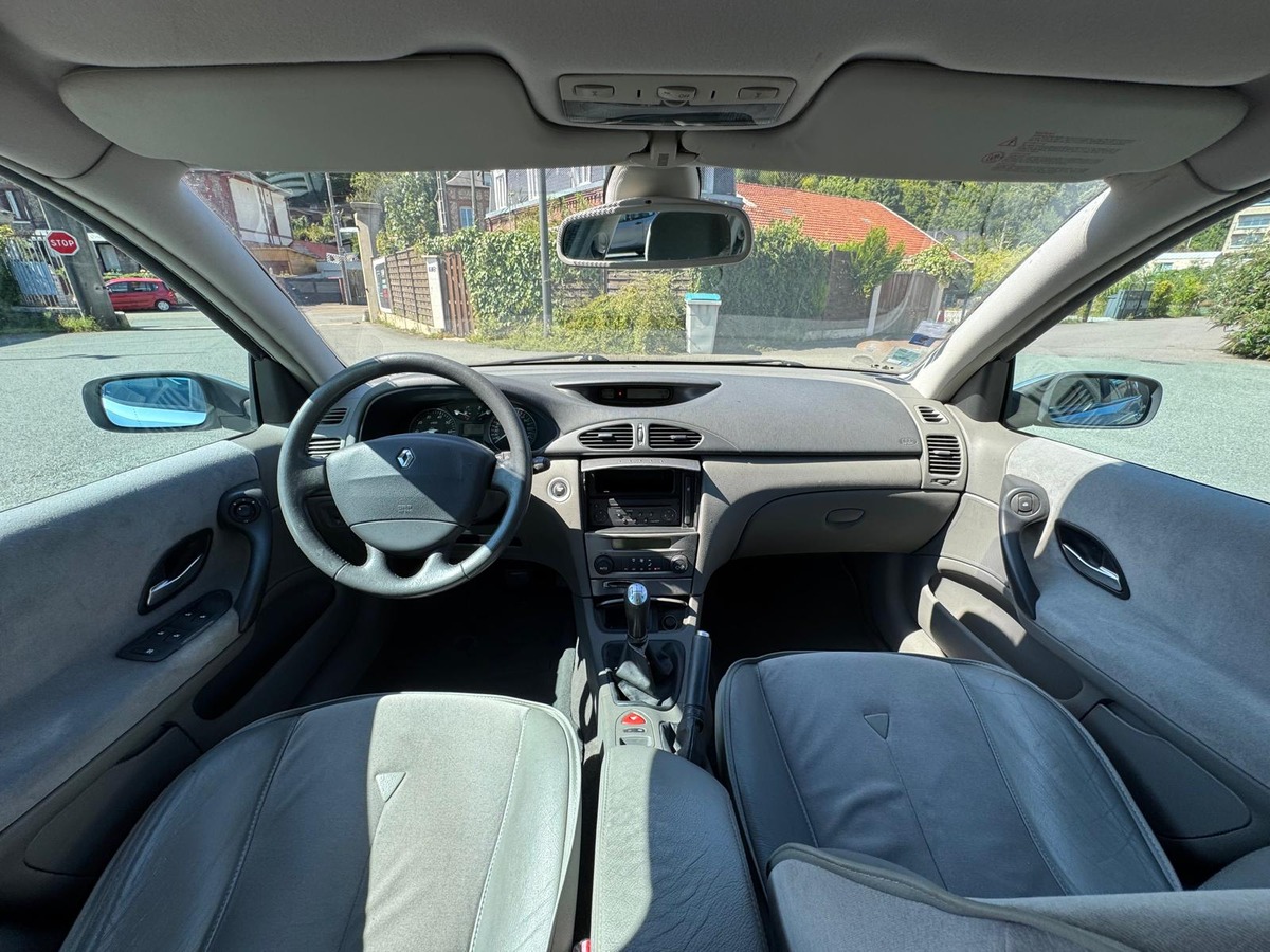 RENAULT Laguna 2.0 IDE 140 - BREAK PRIVILEGE - DISTRIBUTION NEUVE - GARANTIE