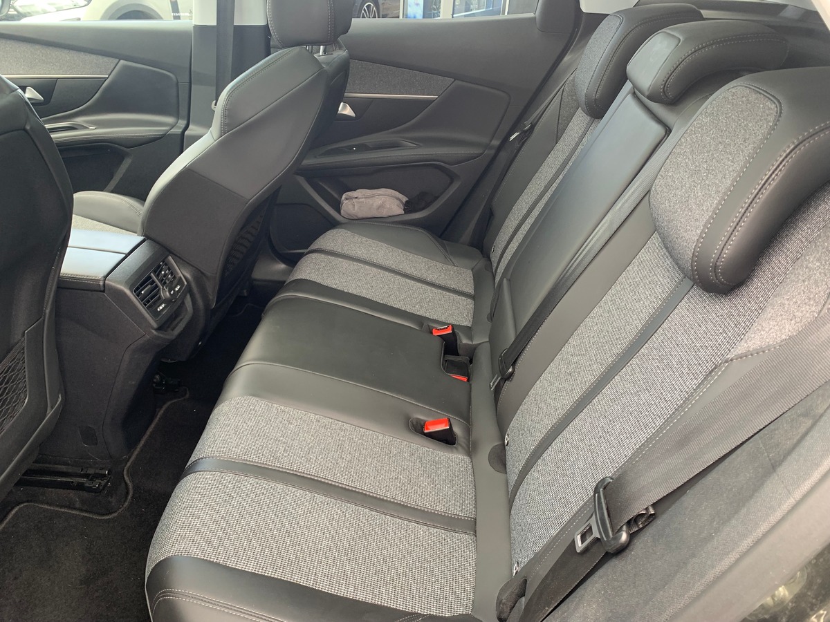 Peugeot 3008 130 ch | Allure | Toit ouvrant panoramique | Caméra recul | Attelage | Apple car play