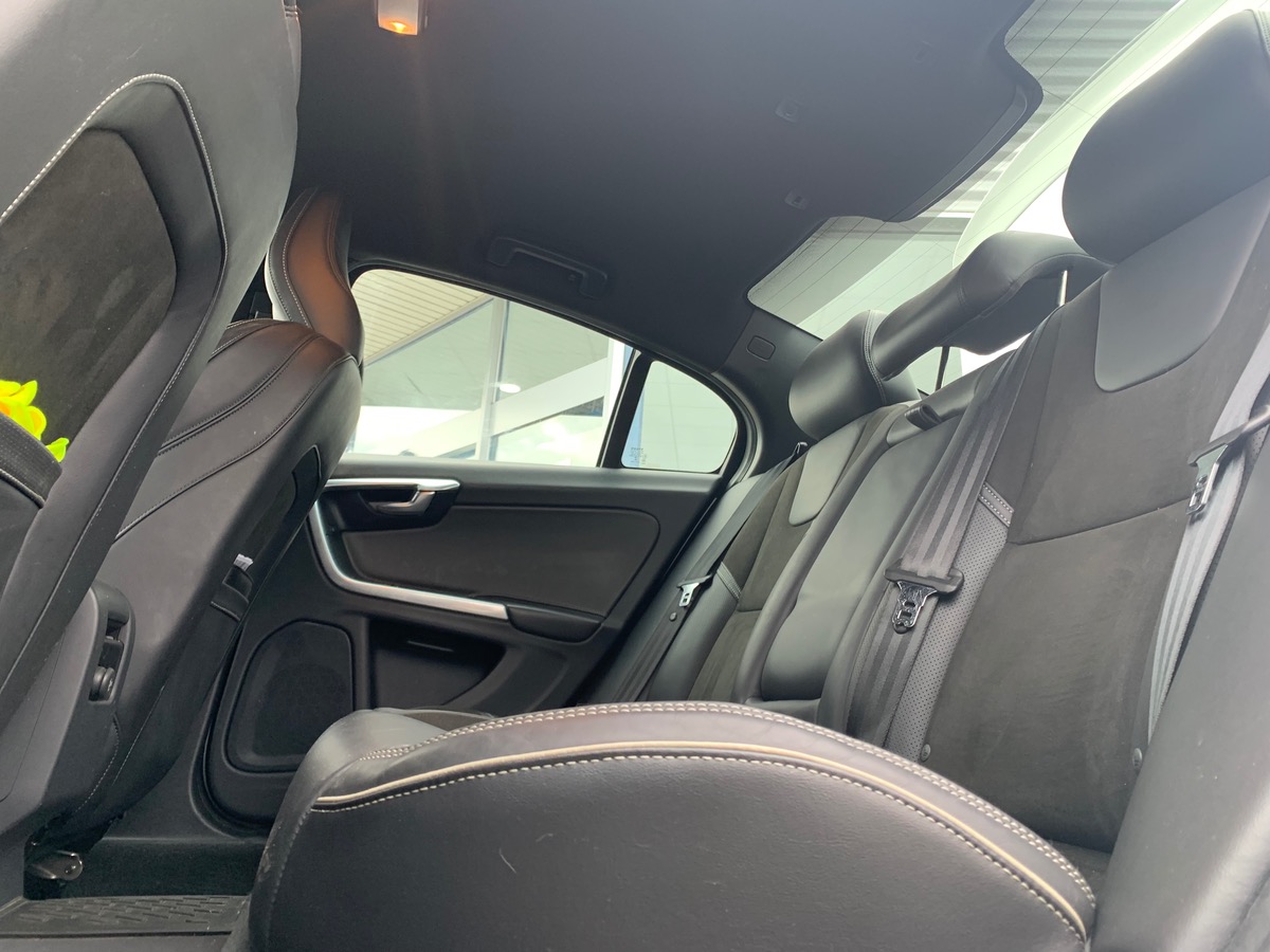 Volvo S60 150 ch | R-design | Attelage amovible | Régulateur vitesse | Radar stationnement arriére