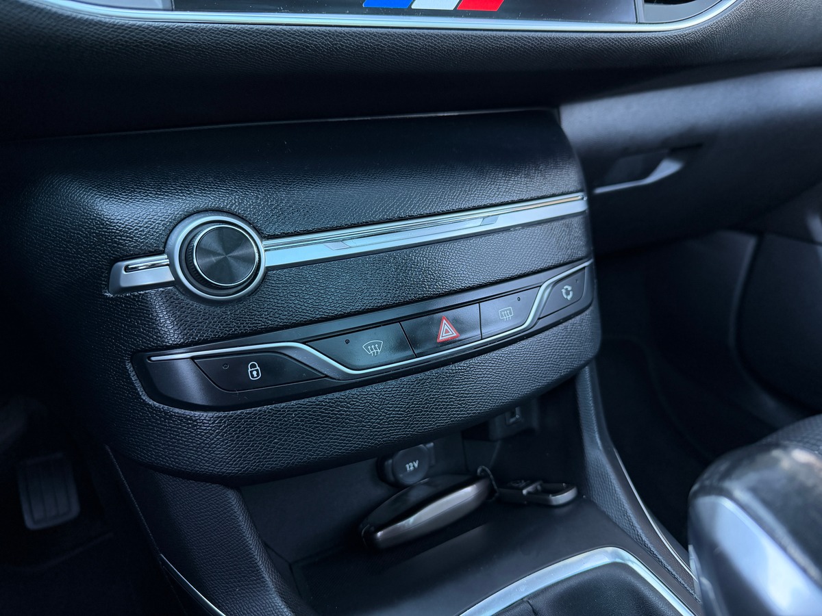 Peugeot 308 II Allure (T9) 1.2 BVM5 110 cv - Distribution OK