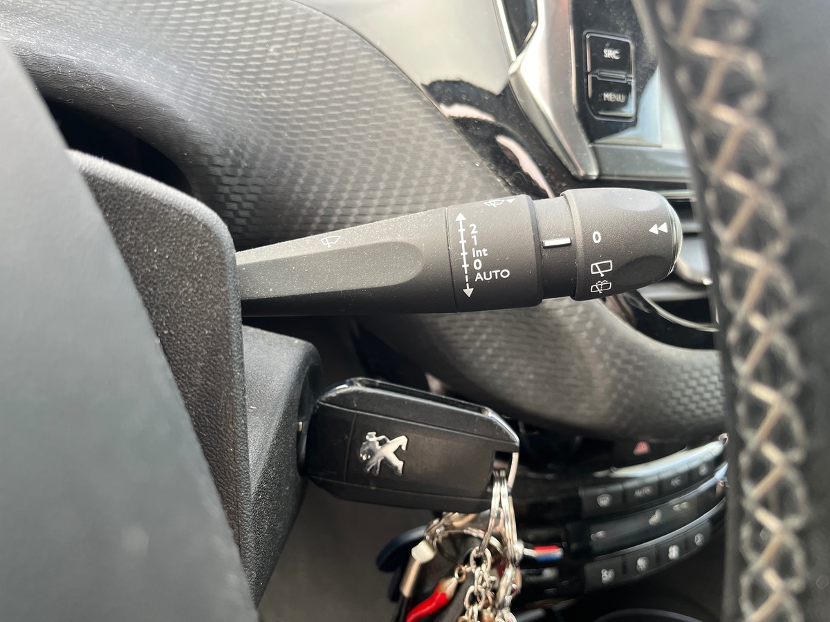 Peugeot 208 1.6 BlueHDI 100ch ALLURE 3P, Courroie de distribution OK, CarPlay, Caméra de recul, GPS