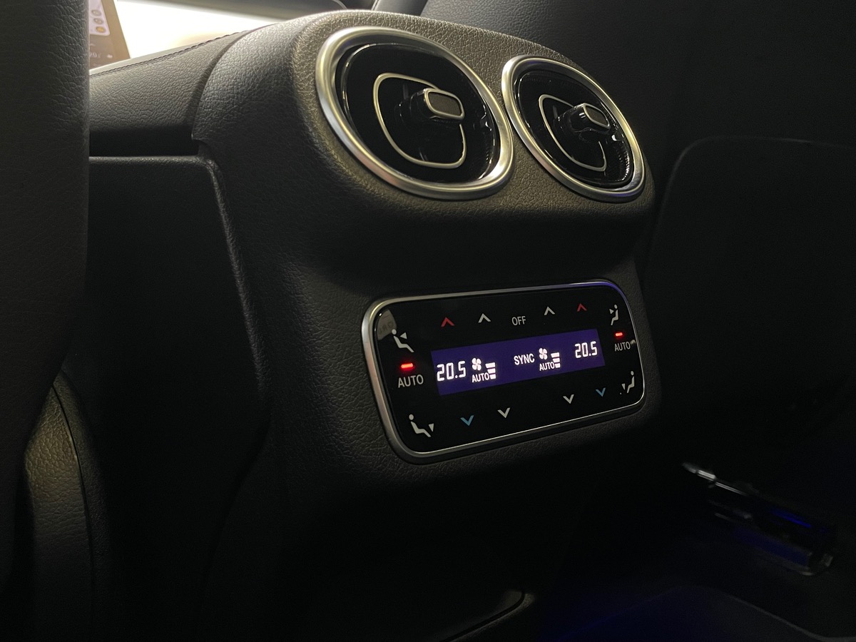 Mercedes Benz GLC 300E EQ POWER 4MATIC 9G-TRONIC - AMG LINE - ENTRETIEN CONSTRUCTEUR - 1ERE MAIN
