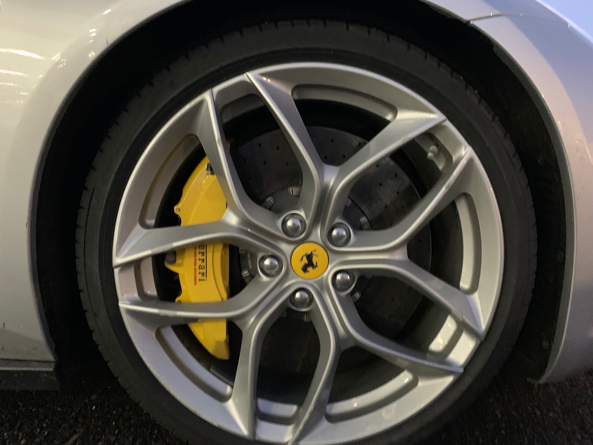 Ferrari GTC4LUSSO T 610 ch | V8 3.9 | Dernière révision constructeur à 22209 kms en 02/2025