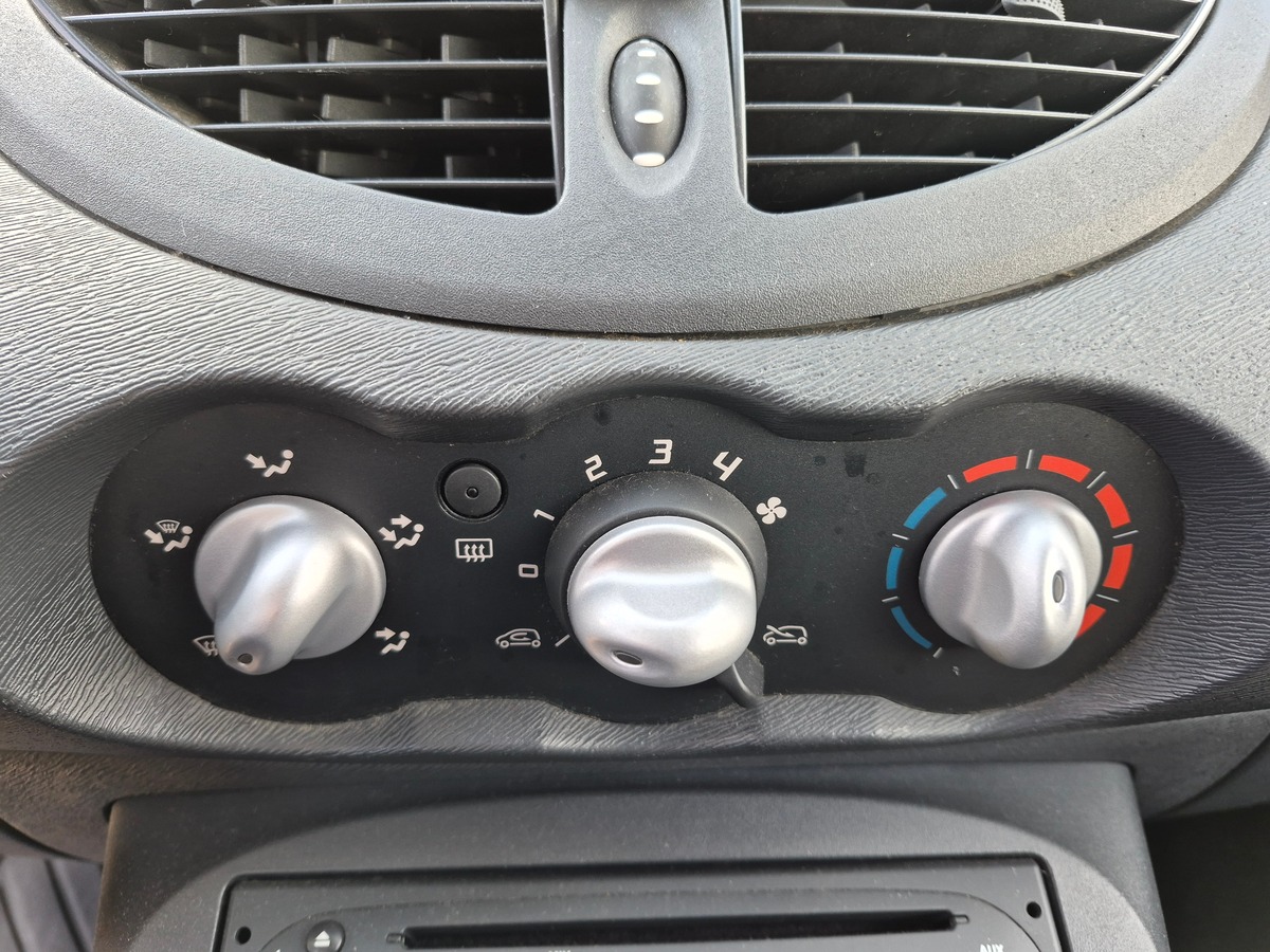 RENAULT Twingo II 1.2 16V LEV ACCESS