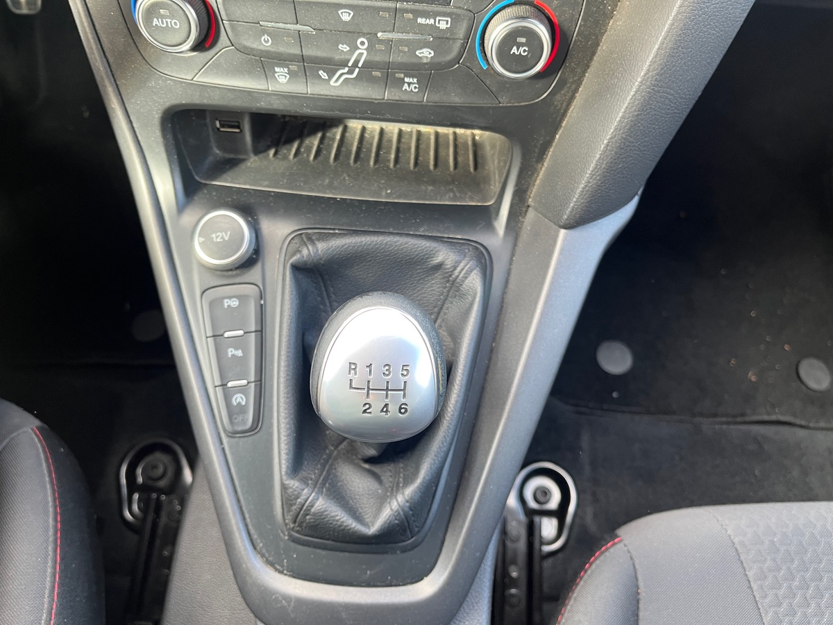 Ford Focus 1.0 Ecoboost 125ch ST LINE, Caméra de recul,  GPS, radars AV et AR, Clim Auto bizone