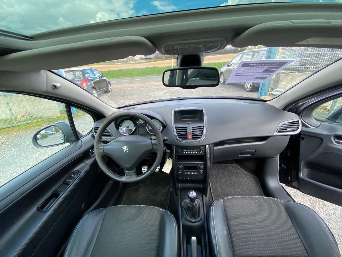 Peugeot 207 1.6 hdi 110cv feline 1ere main faible kilomètre 