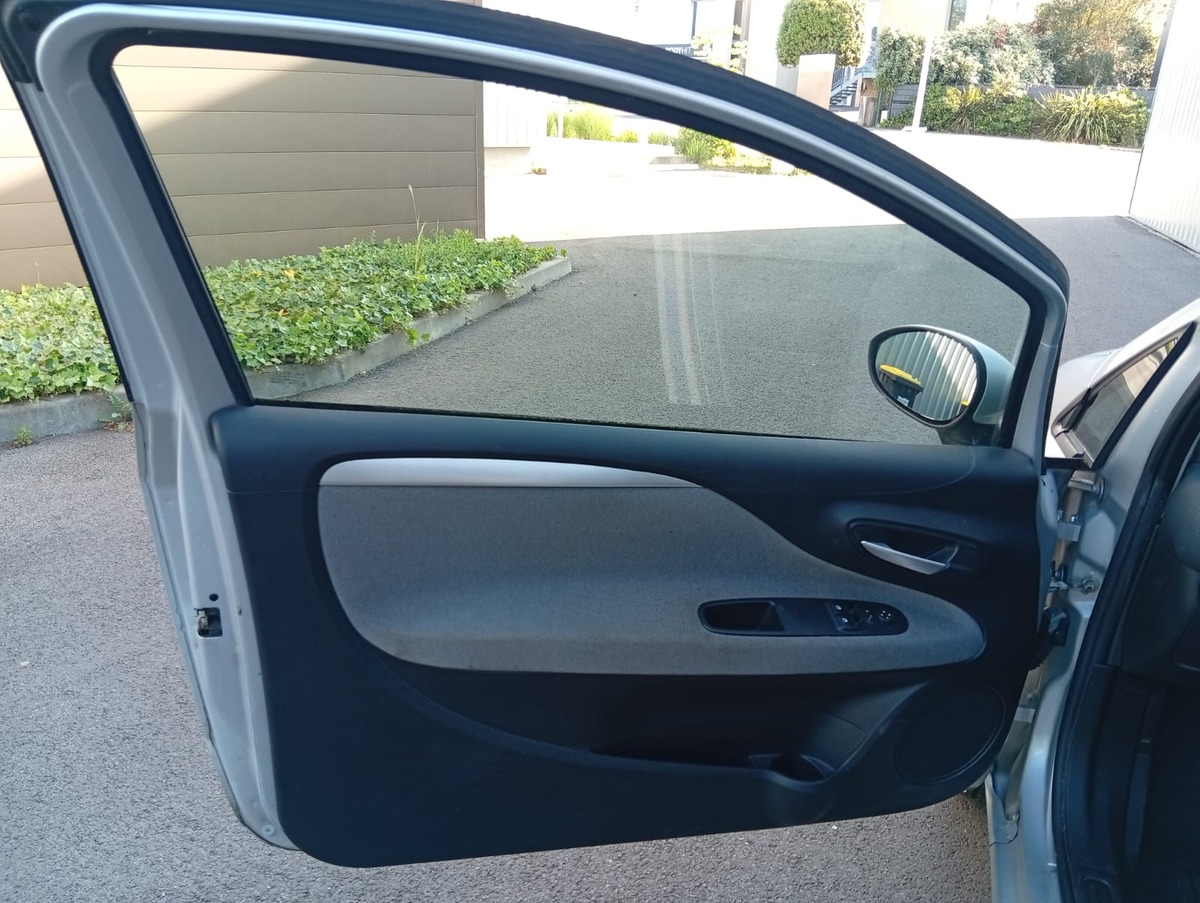 Fiat Punto evo 1.2 Essence / Première main / Distribution , Freins avants et révision Neufs
