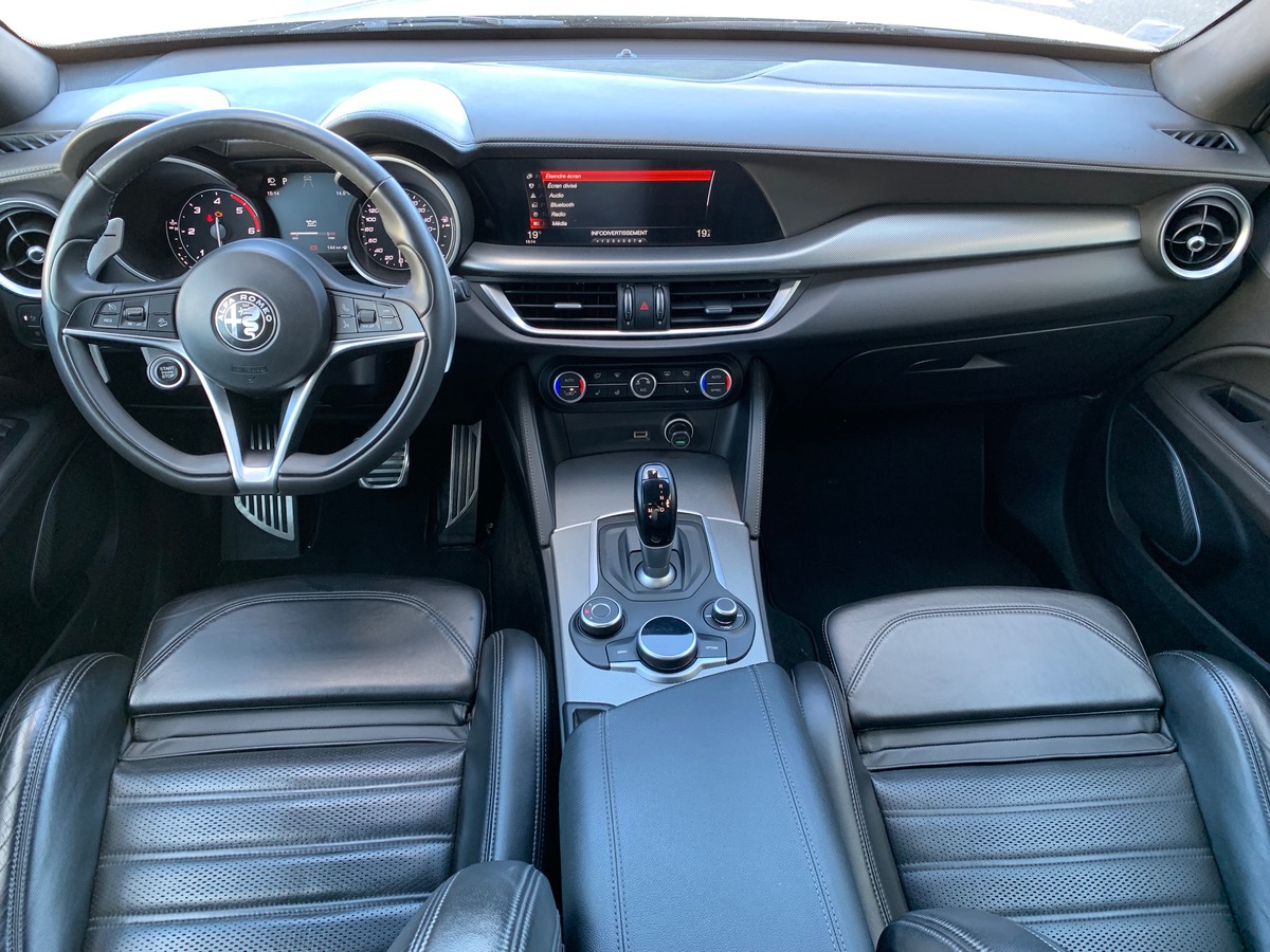 Alfa Romeo Stelvio 210 | Turismo | Toit ouvrant Panoramique | Attelage | Jantes 20" | Caméra recul