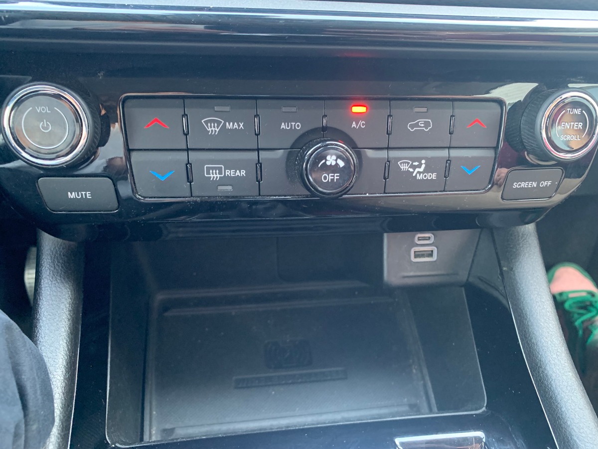 Jeep Compass 130 | (2) 1.6 MJET | Night Eagle | Attelage | GPS | Régulateur vitesse | Apple car Play