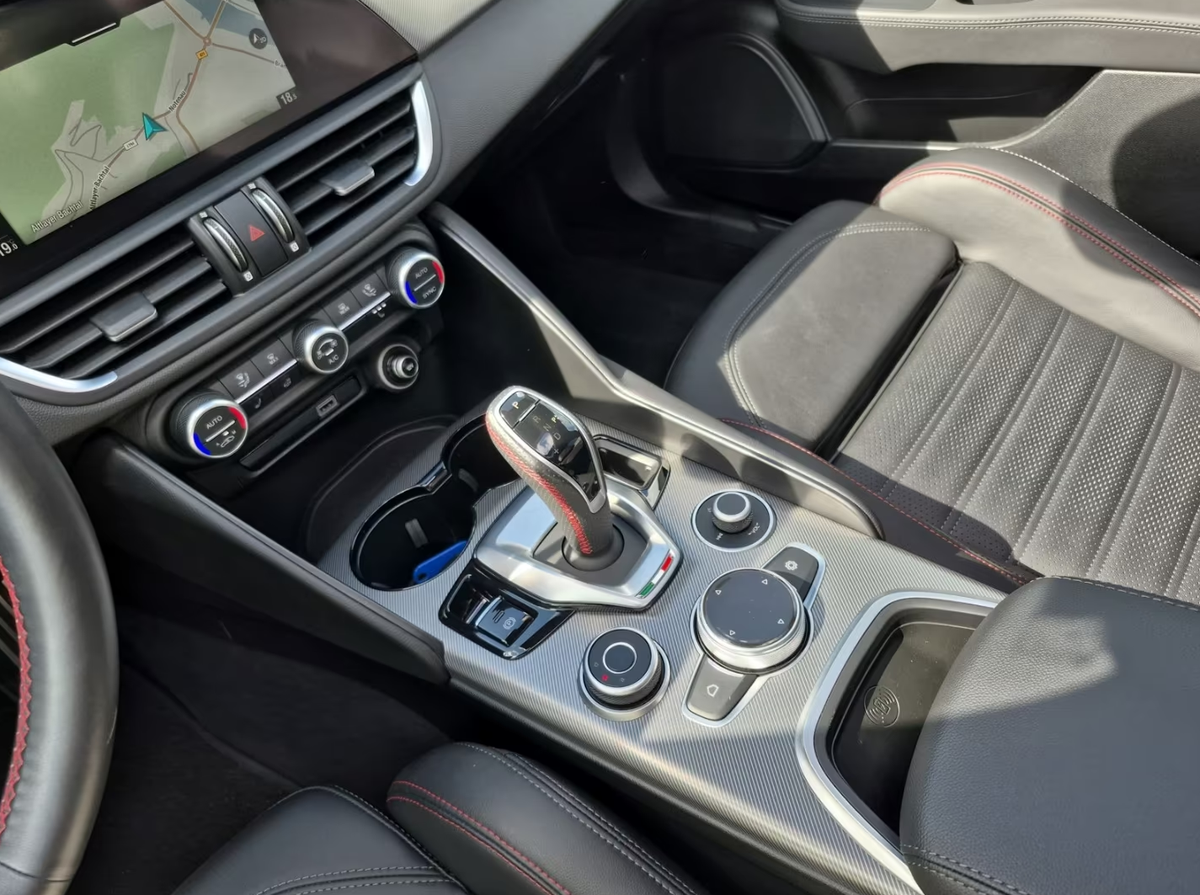 Alfa Romeo Giulia 2.0T 280ch Competizione Q4 AT8/Toit ouvrant/Harman-Kardon/Garantie 06/2028