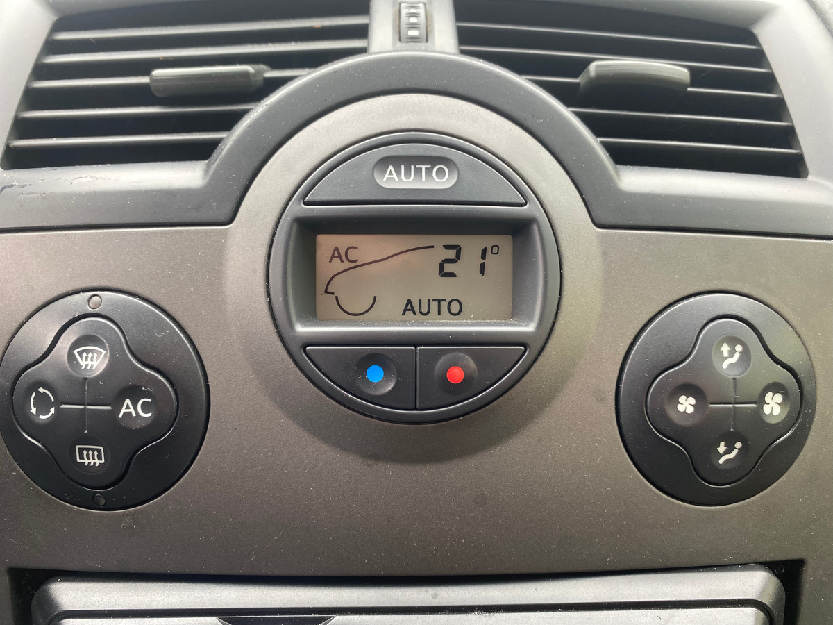 RENAULT Megane 1.6 i 16V 110 cv - CLIMATISATION - REGULATEUR DE VITESSE - RIEN A PREVOIR