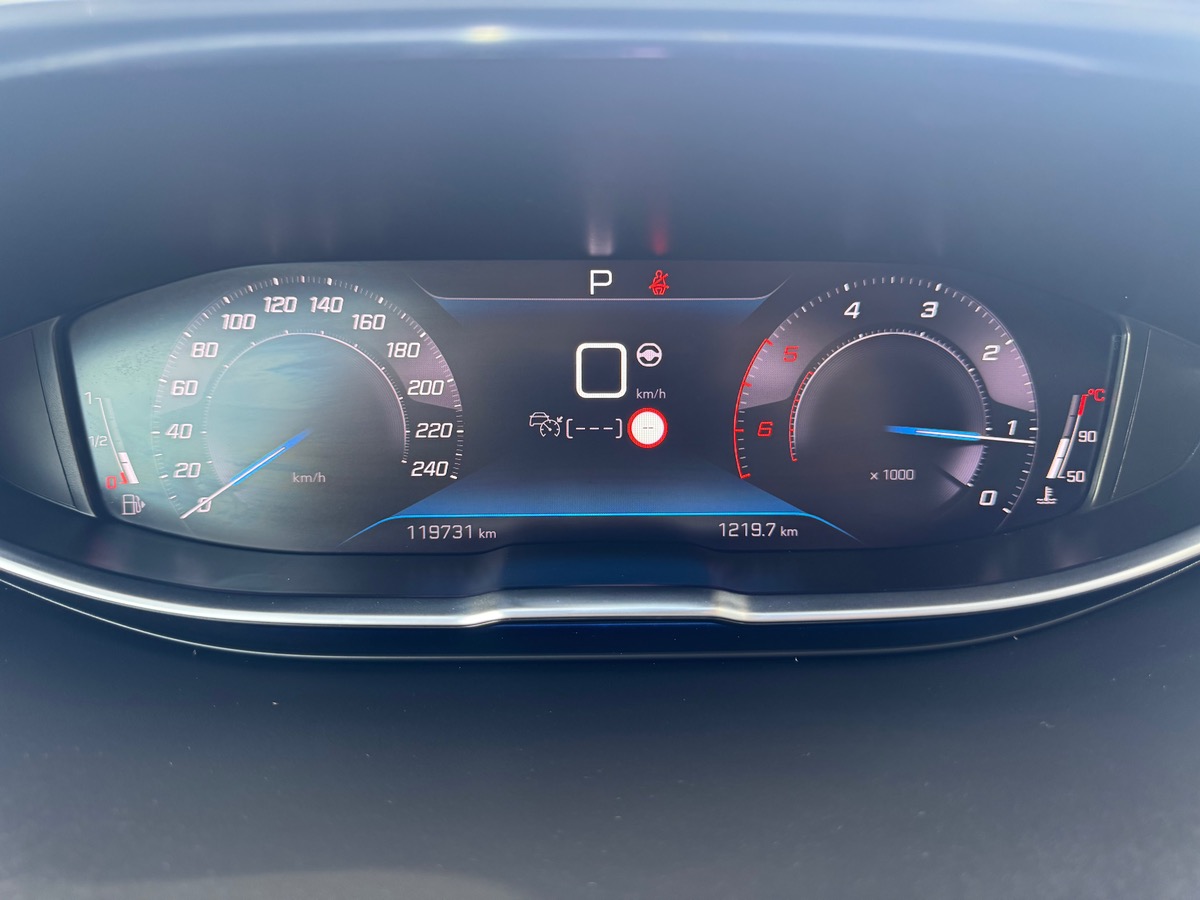 Peugeot 5008 1.5 BHDI 130CH EAT8 GT + ATTELAGE