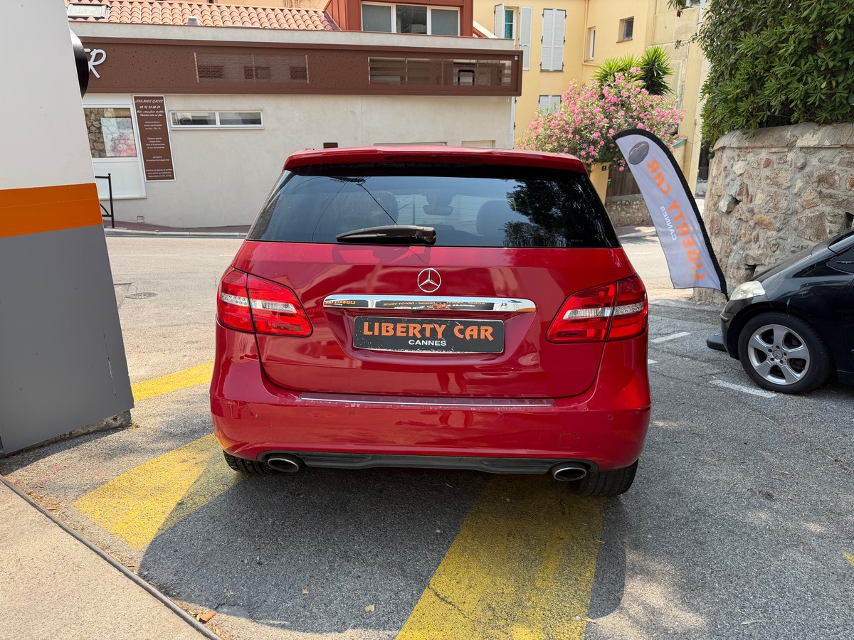 Mercedes Benz CLASSE B 180 1.5 CDI 109 CV / Pack AMG Fascination / Toit Ouvrant /  Intérieur Cuir