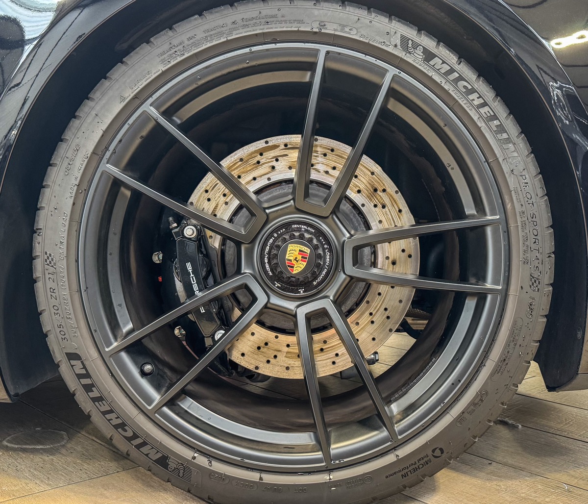Porsche 911 992 TARGA 4 GTS