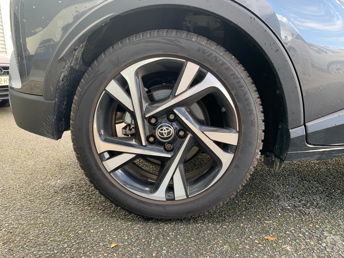 Toyota C-HR 184 ch | Attelage | GPS | Radio JBL | Caméra recul | Radar stationnement arriére, avant