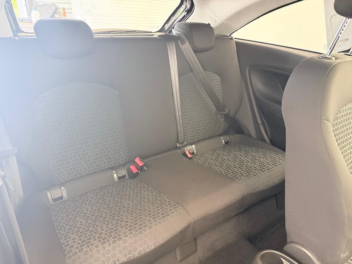 Opel Corsa 12  70 Essentia  Première main