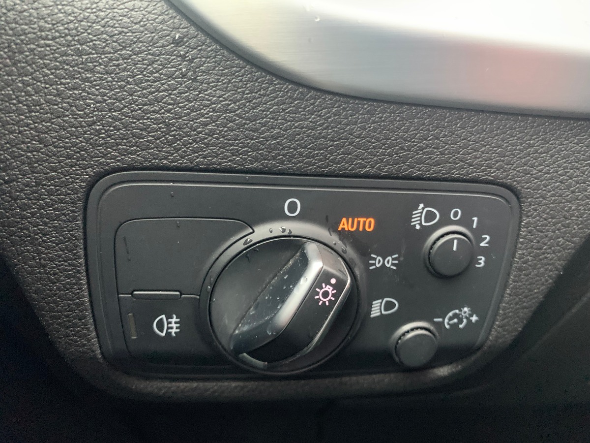 Audi Q2 115 ch | Sport | Toit ouvrant | Régulateur vitesse | Radar | Bluetooth | Coffre électrique