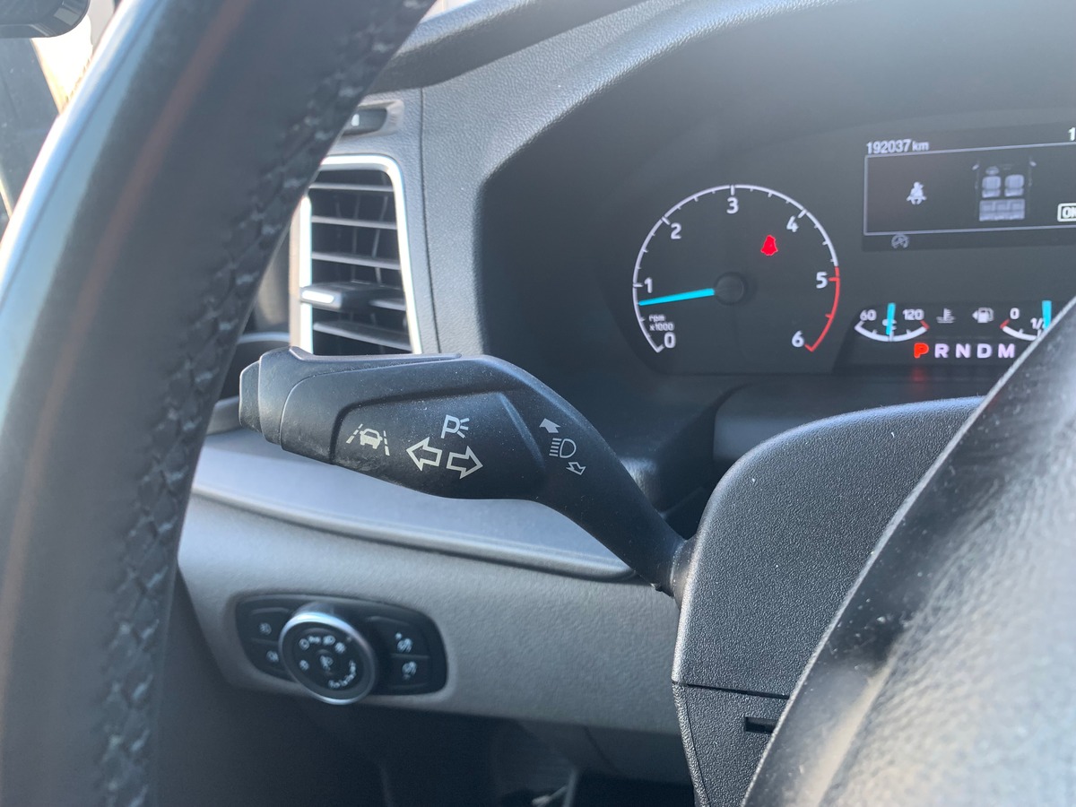 Ford TRANSIT CUSTOM 170 ch | 5 Places | TVA Récupérable