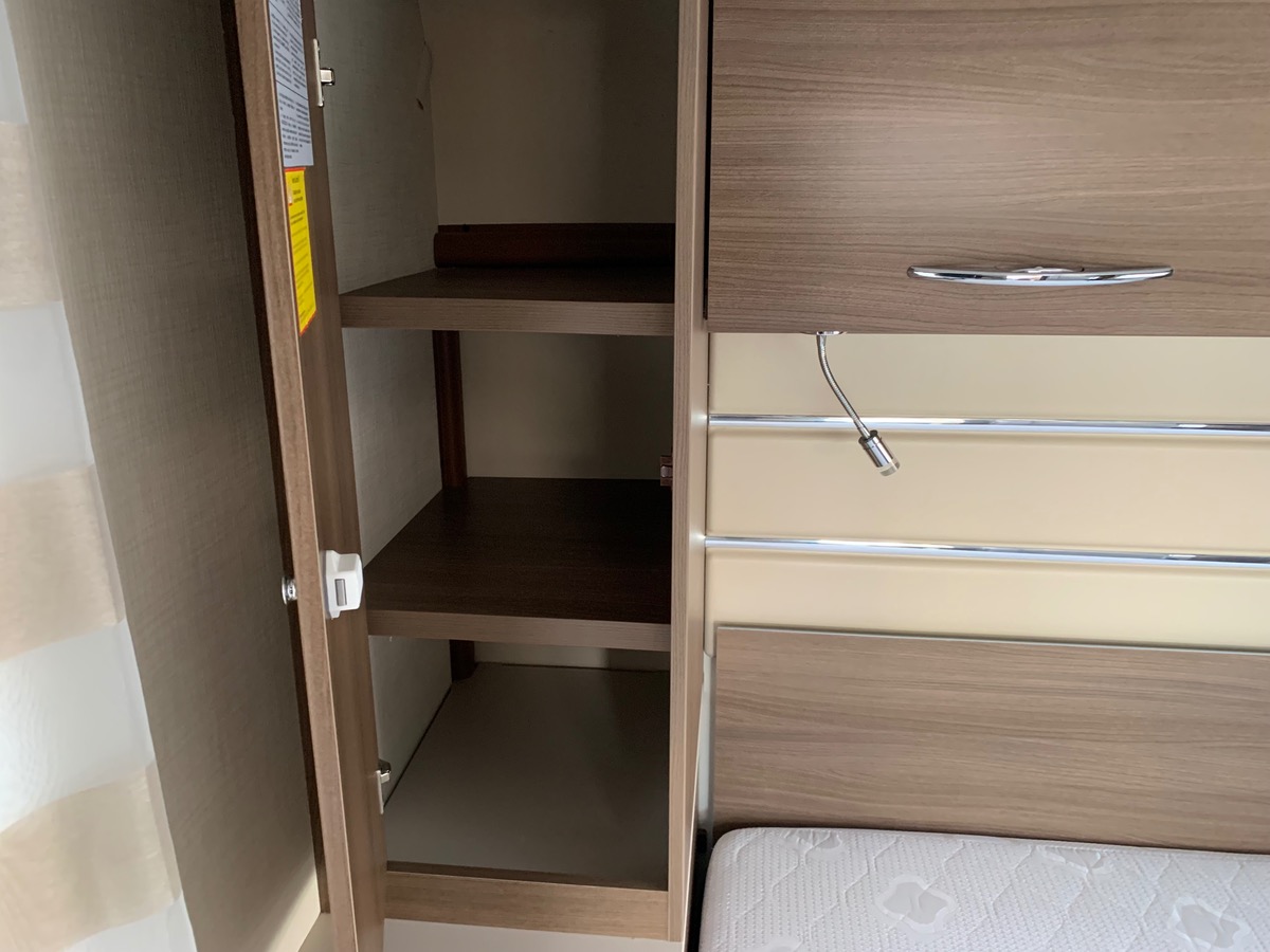 Ford Challenger 155 ch | 2,2 litres | GENESIS 288 EB Profilé | 3 Couchages | Caméra de recul