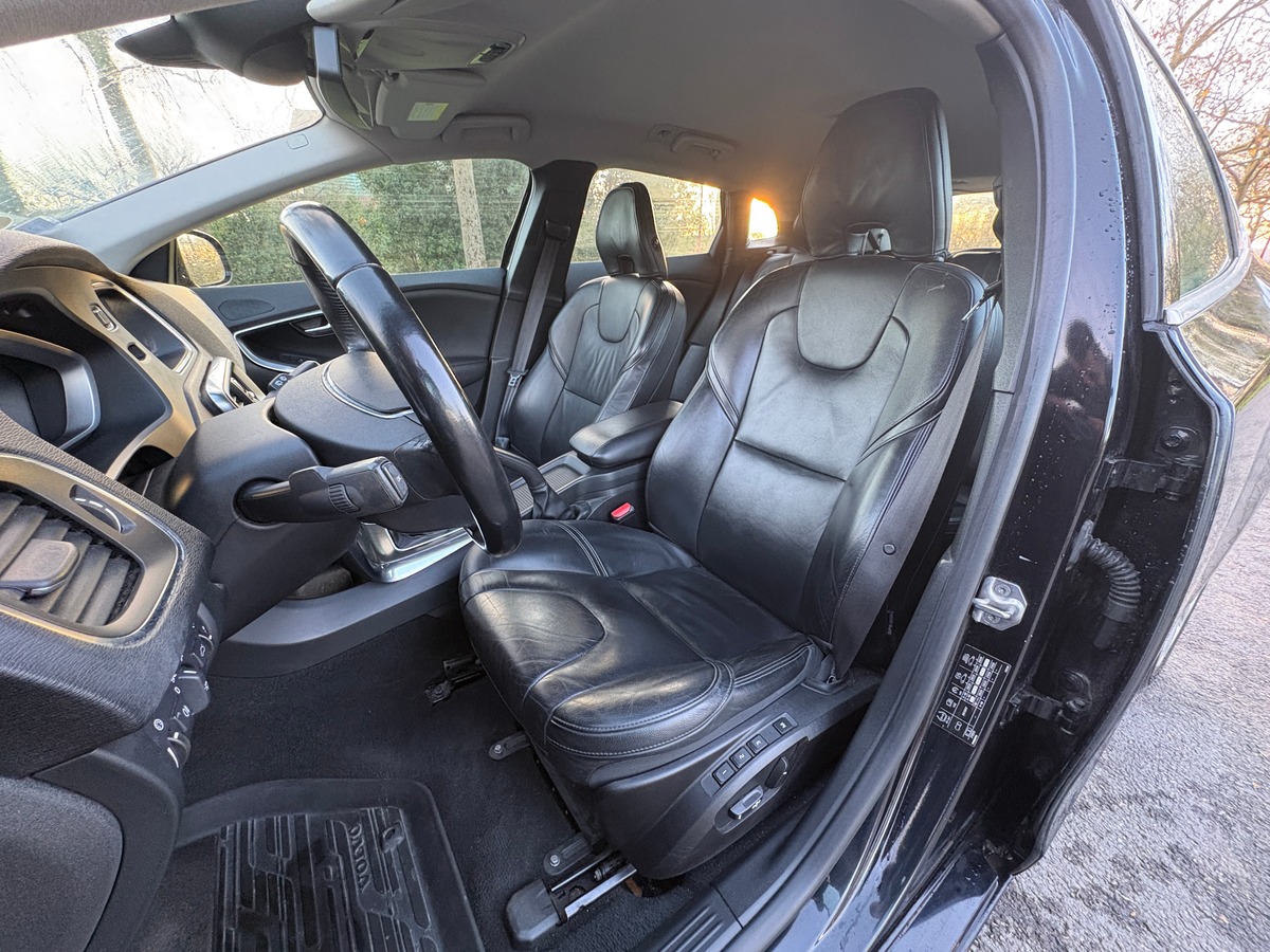 Volvo V40 D2 SUMMUM - 115CH - ENTRETIEN COMPLET