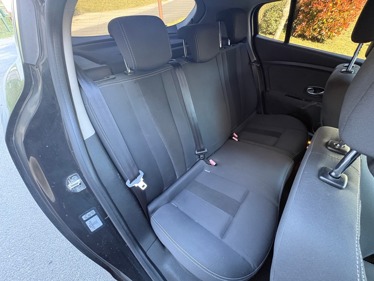 RENAULT Megane III - 1.9DCI 130CH - CARMINAT TOMTOM