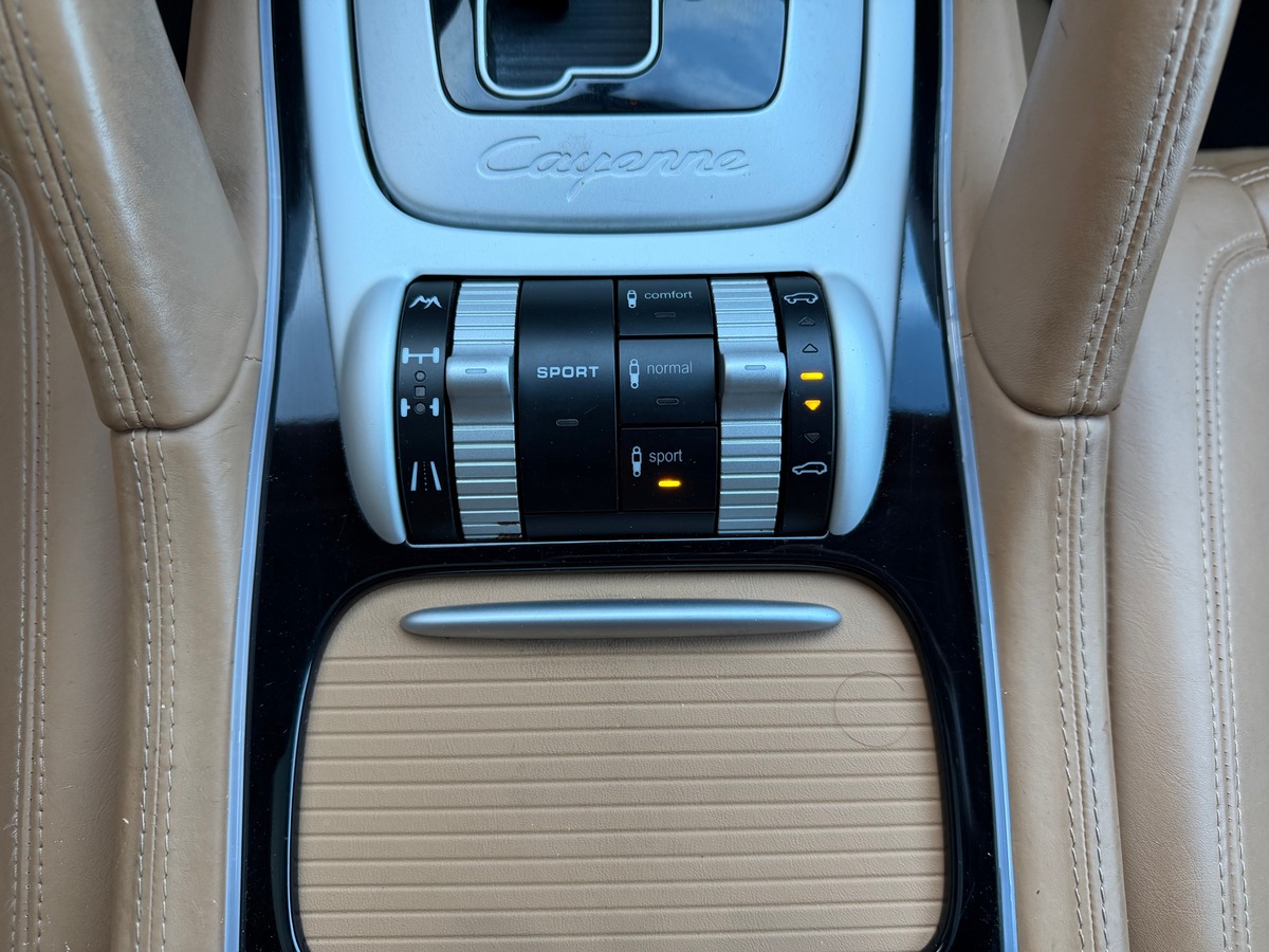 Porsche Cayenne GTS 4.8 V8 TIPTRONIC / TOIT OUVRANT / SIEGES AV CHAUFFANT / HAYON ELECTRIQUE