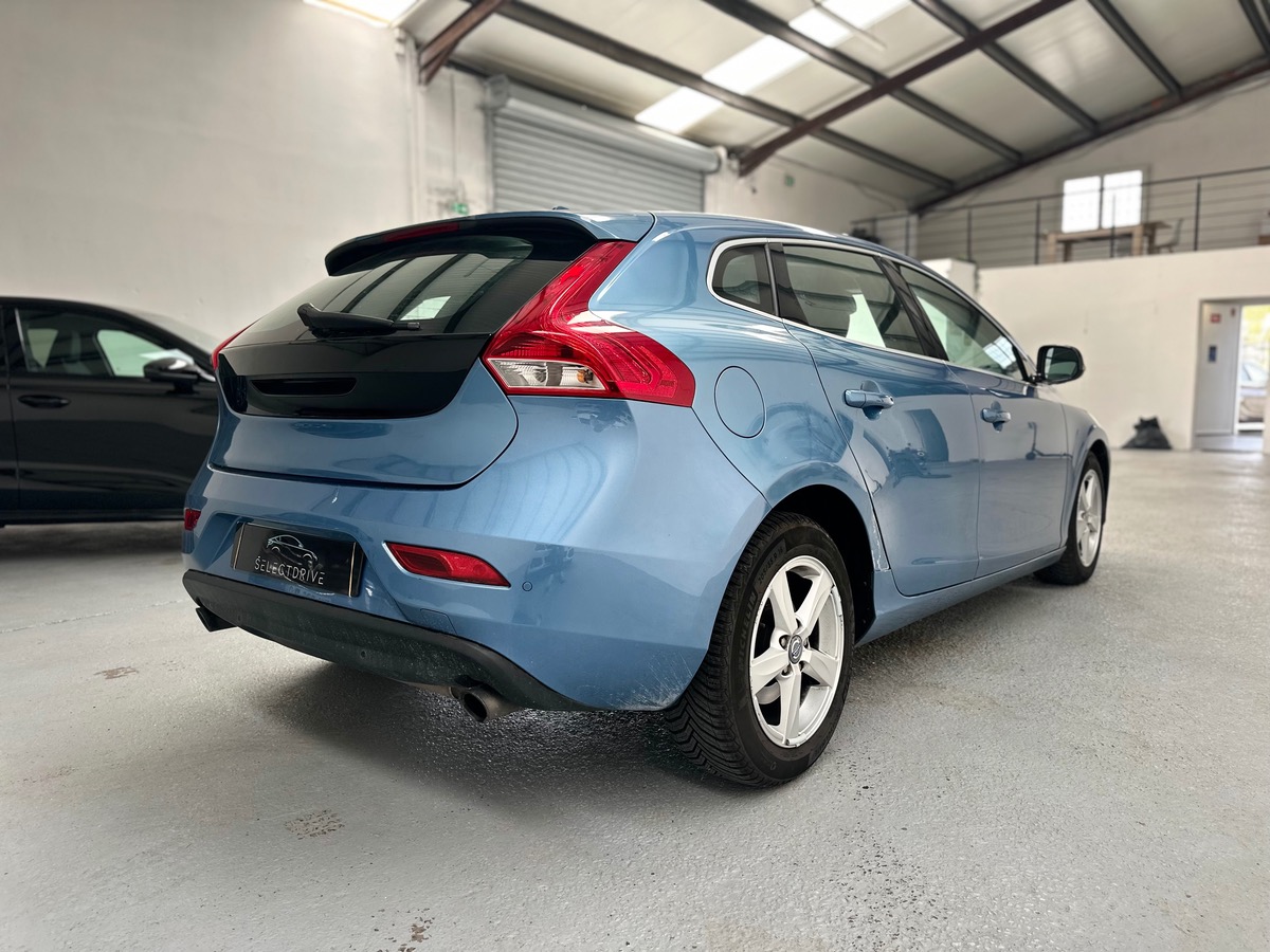 Volvo V40 T2 120CH MOMENTUM BVM6 ENTRETIEN COMPLET VOLVO / 1 ÈRE MAIN