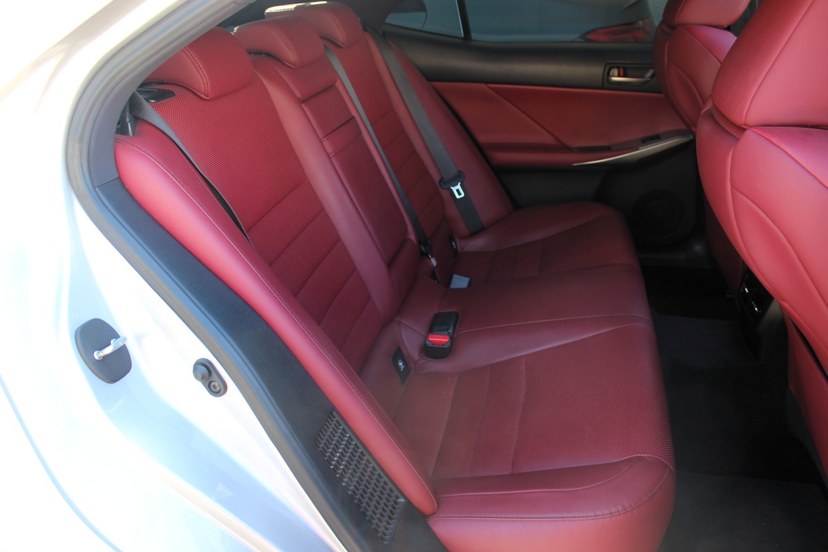 Lexus IS III (2) 300H F SPORT EXECUTIVE  FULL OPTIONS + CARPLAY / ENTRETIEN LEXUS / 2ème MAIN